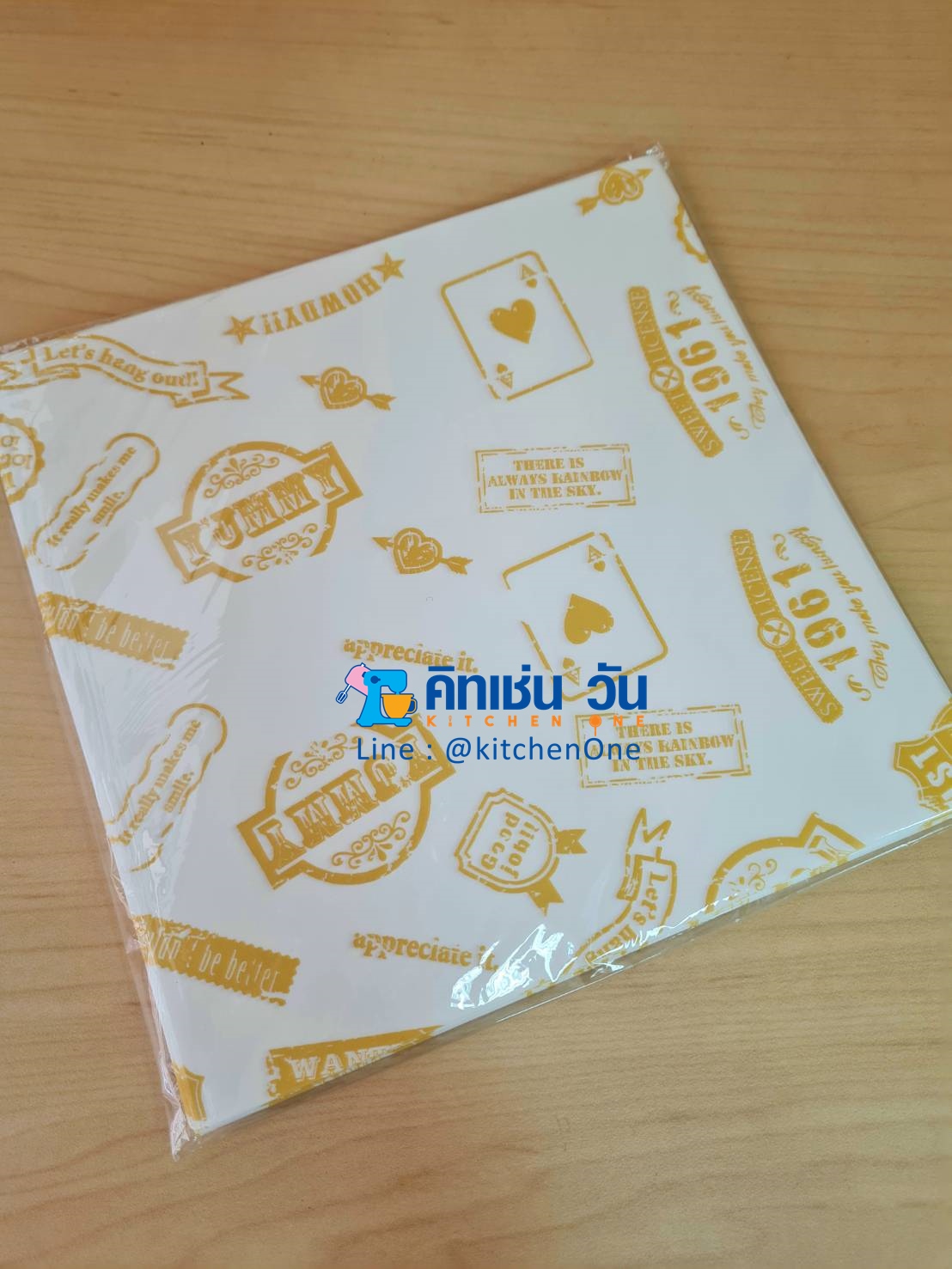 กระดาษรองขนม ห่อขนม กระดาษไขลายน่ารัก (แพ็คละ 100 แผ่น) ขนาด 18x18 ซม ใช้รองอาหาร,ขนม รองอบ ห่อขนม,แซนวิช foodgrade
