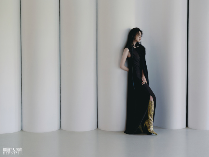 Pre - [瑞丽伊人风尚] นิตยสาร Herstyle เหมาเสี่ยวถง MaoXiaoTong 2025