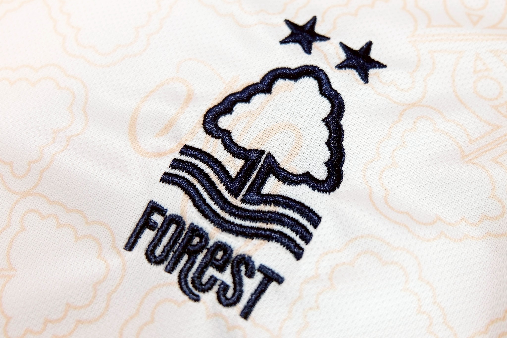 2025-26 มาใหม่เสื้อฟุตบอลฟอร์เรส สีครีม สำหรับผู้ชาย Fans Edition เกรดแฟนบอล SIZE S-2XL