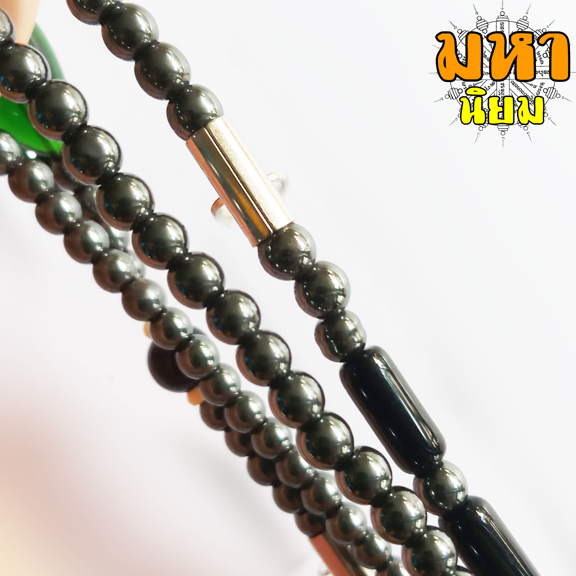 สร้อยคอ ห้อยพระ 3 องค์ ลูกปัดสีปรอท ประดับอัญมณี สีเขียว