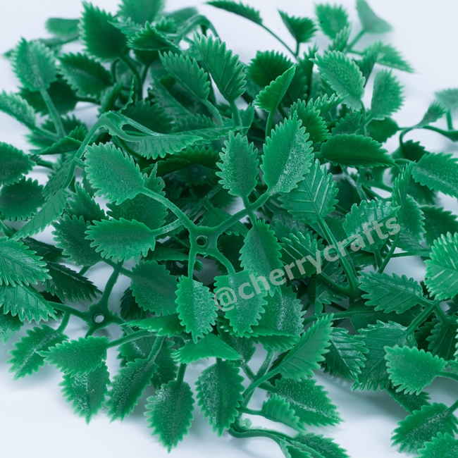 ใบดอกกุหลาบพลาสติก ใบกุหลาบถุงละ0.5 กิโล สีเขียวร้อยง่าย สำหรับงานขั้นหมาก ดอกไม้ประดิษฐ์ ราคาถูกขายปลีก-ส่ง