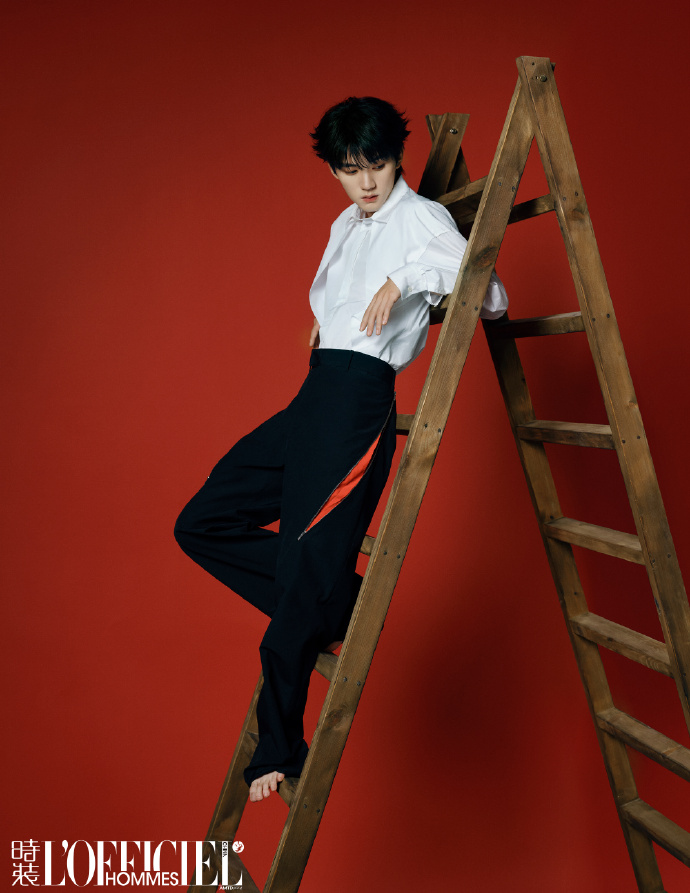 Pre - นิตยสาร L’Officiel Hommes โจวอี้หราน zhouyiran 2023 + การ์ดอฟช.