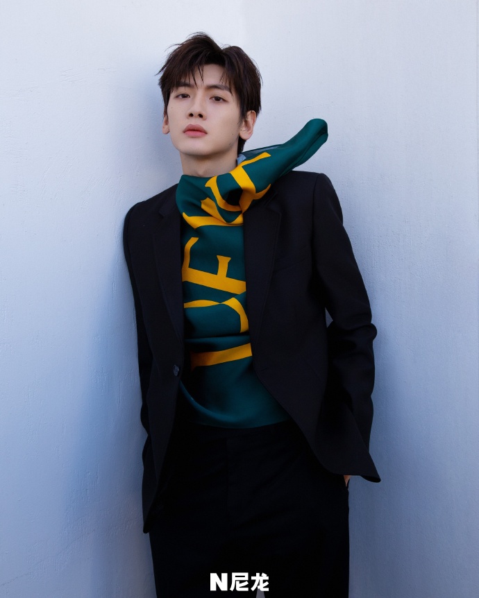 Pre - นิตยสาร NYLON จ๋ายเซียวเหวิน ZhaiXiaoWen 5/2025+การ์ด*6