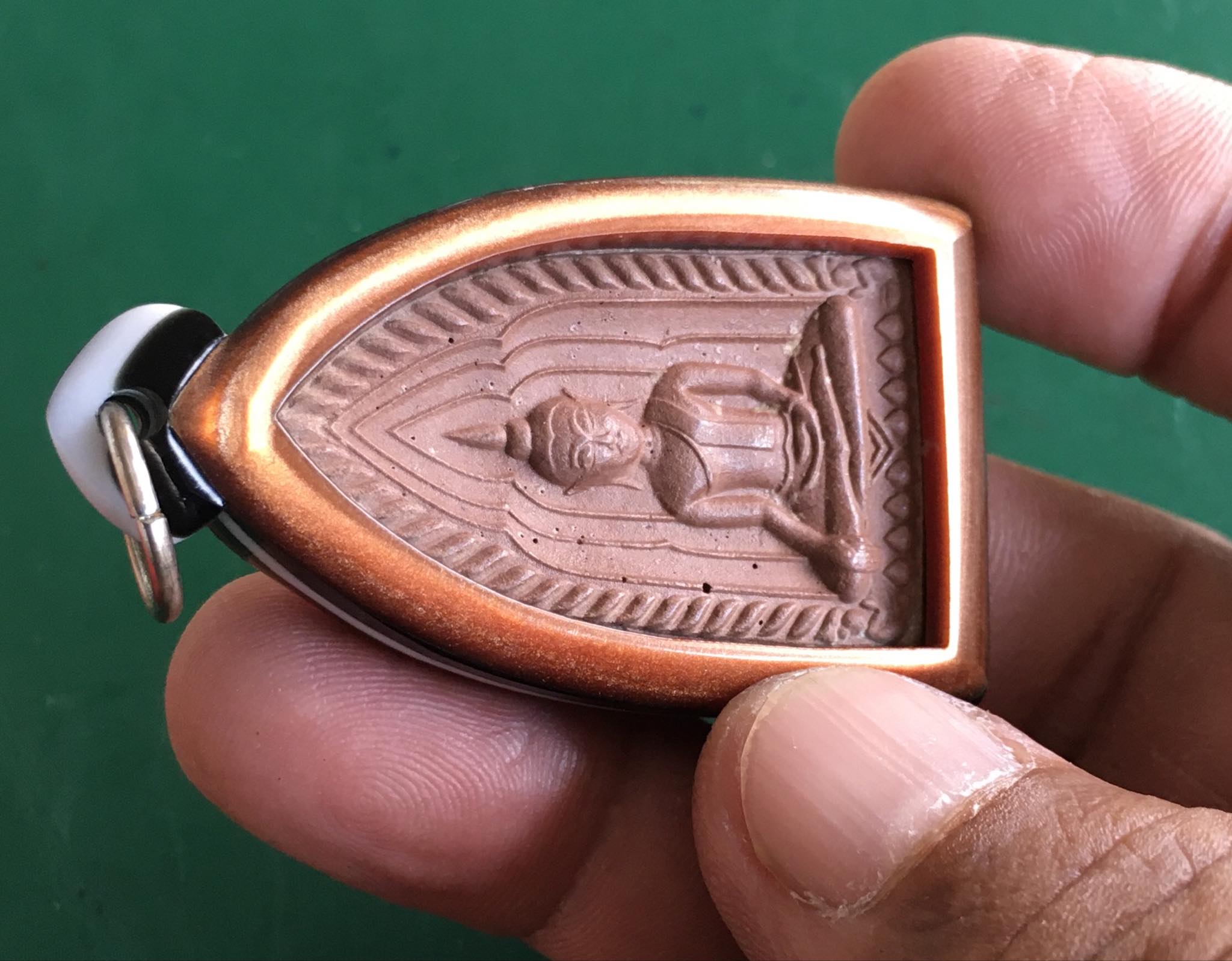 พระขุนแผนมหาเสน่ห์ หลวงปู่แผ้ว วัดรางหมัน นครปฐม(เนื้อมวลสารว่านสบู่เลือด)สร้าง1,900องค์