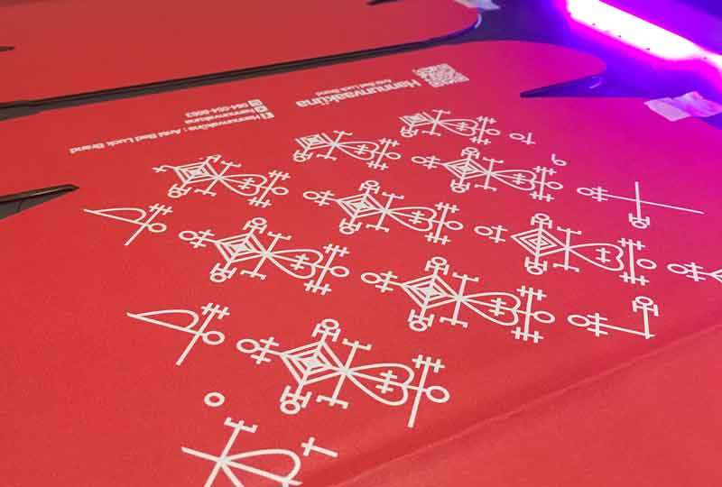 พิมพ์สกรีนกล่องใส่ผ้าพันคอ พิมพ์กล่องของขวัญสำเร็จรูป สกรีนกล่องใส่เสื้อ