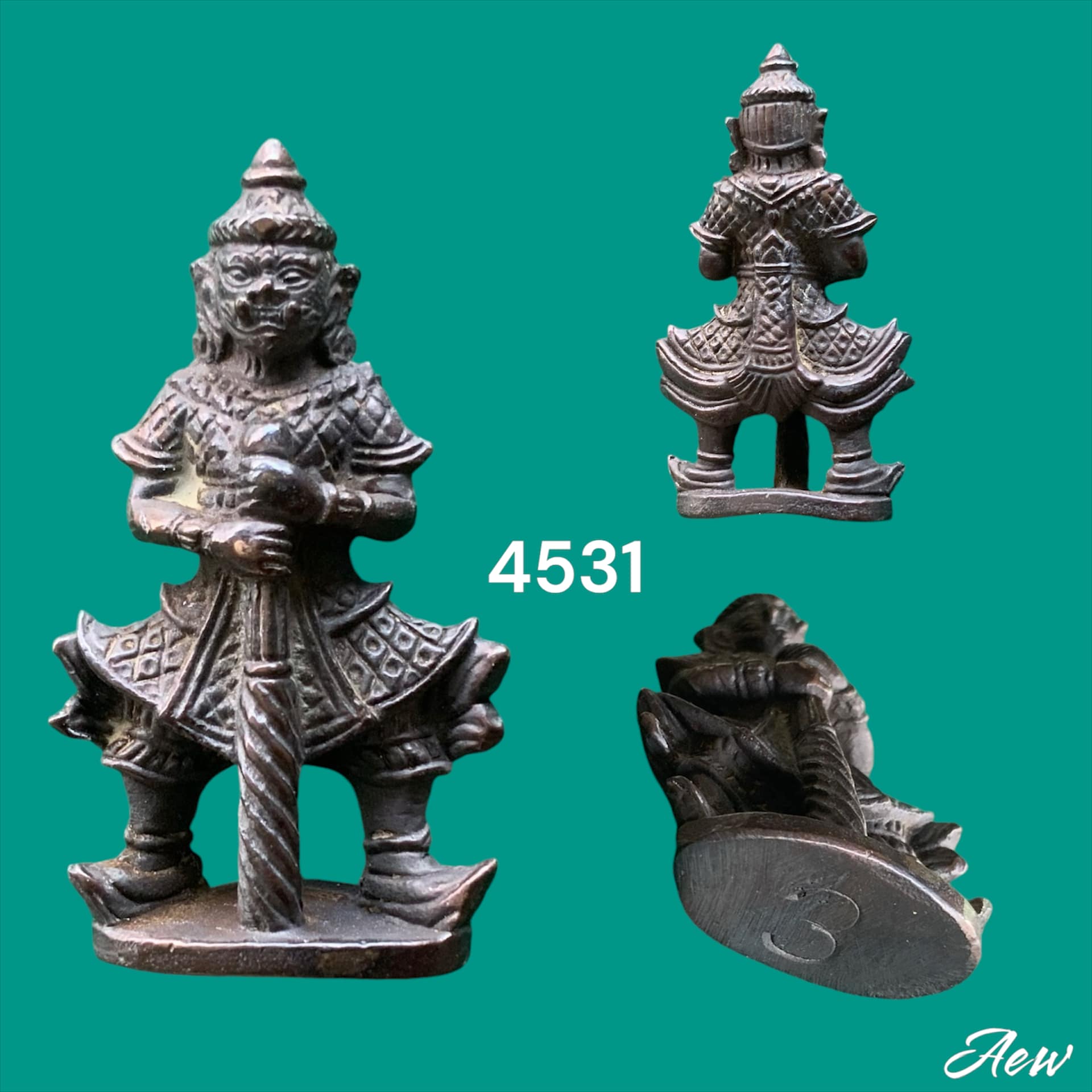 ท้าวเวสสุวรรณ ของหลวงปู่ทิม วัดละหารไร่ จ.ระยอง สร้างปี 2518 โค๊ตเลข 3
