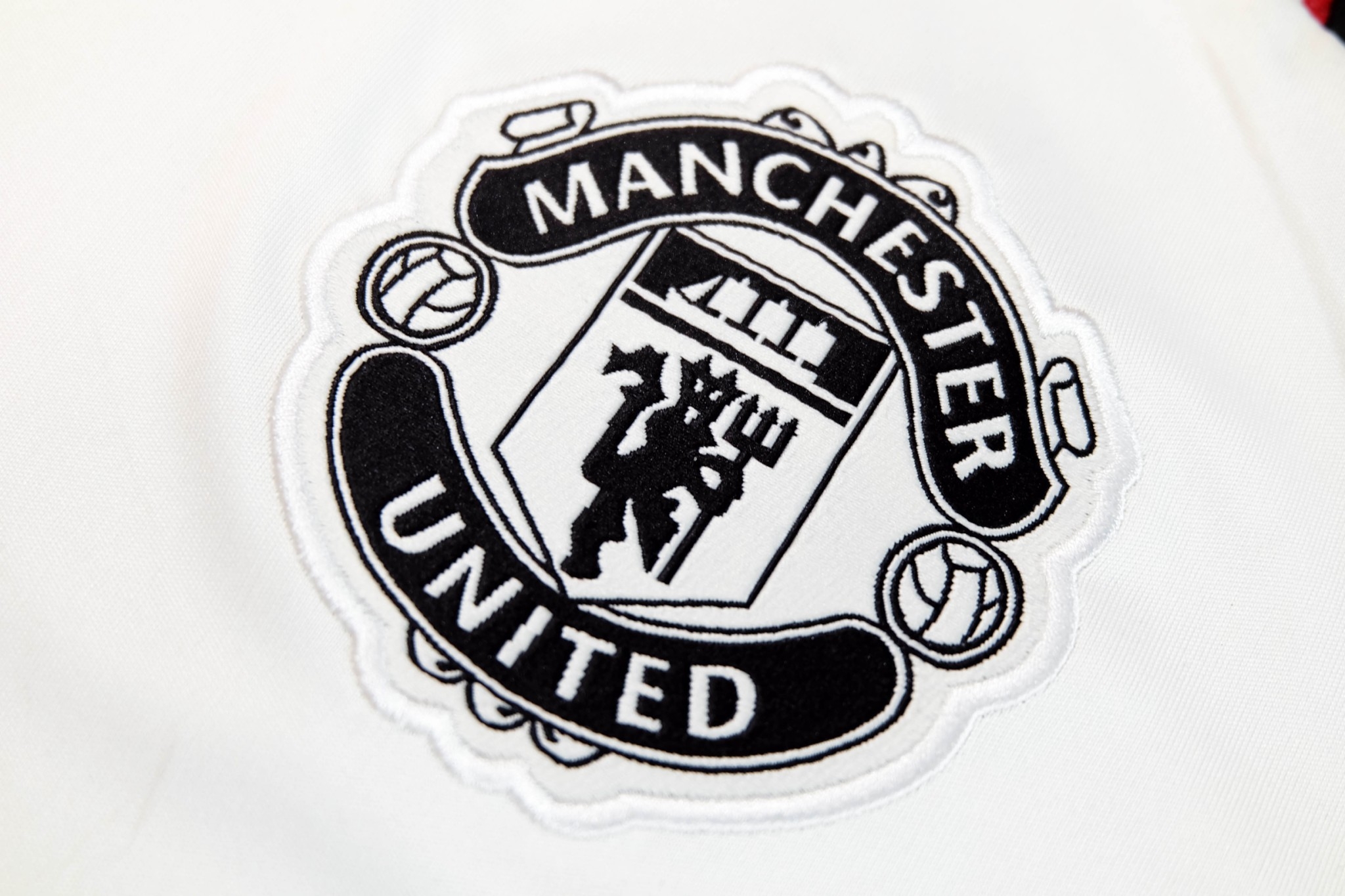 2025-26 เสื้อฟุตบอลเเมนยู ชุดซ้อม สีขาว สำหรับผู้ชาย Fans Edition เกรดแฟนบอล SIZE S-2XL