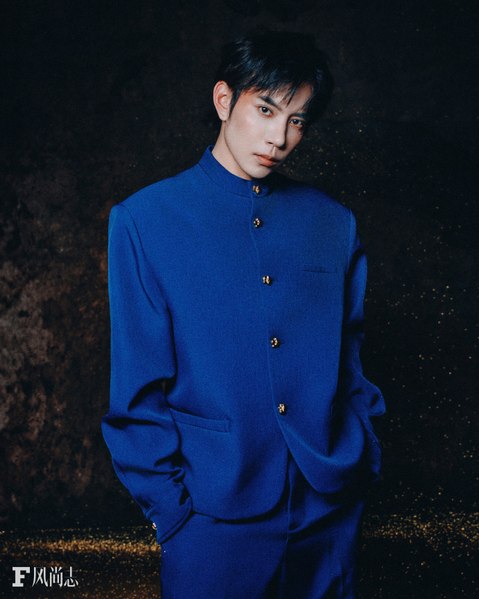 Pre - นิตยสาร F风尚志 เฝิงเจี้ยนอวี่ 冯建宇 FengJianYu 2025 A/B/C+การ์ด+โพลารอยด์