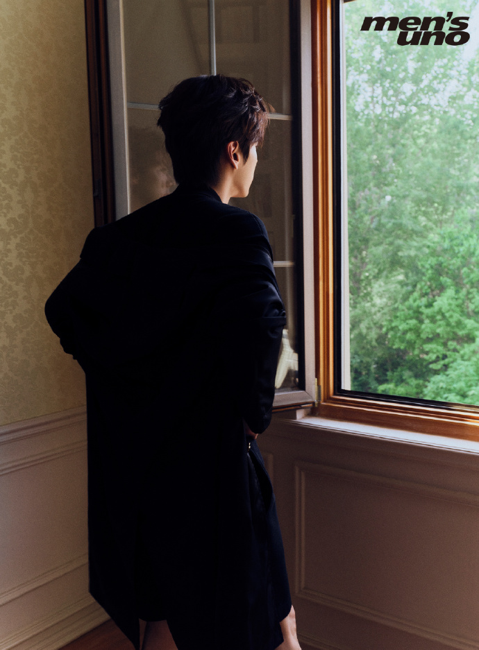 Pre - นิตยสาร Men’s Uno เว่ยเจ๋อหมิง WeiZheming 魏哲鸣 2025+ โปสเตอร์พับ