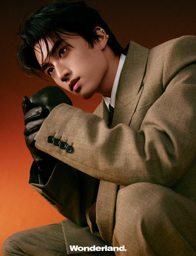 Pre - นิตยสาร Wonderland. จางคังเล่อ ZhangKangle 张康乐 2025+การ์ด