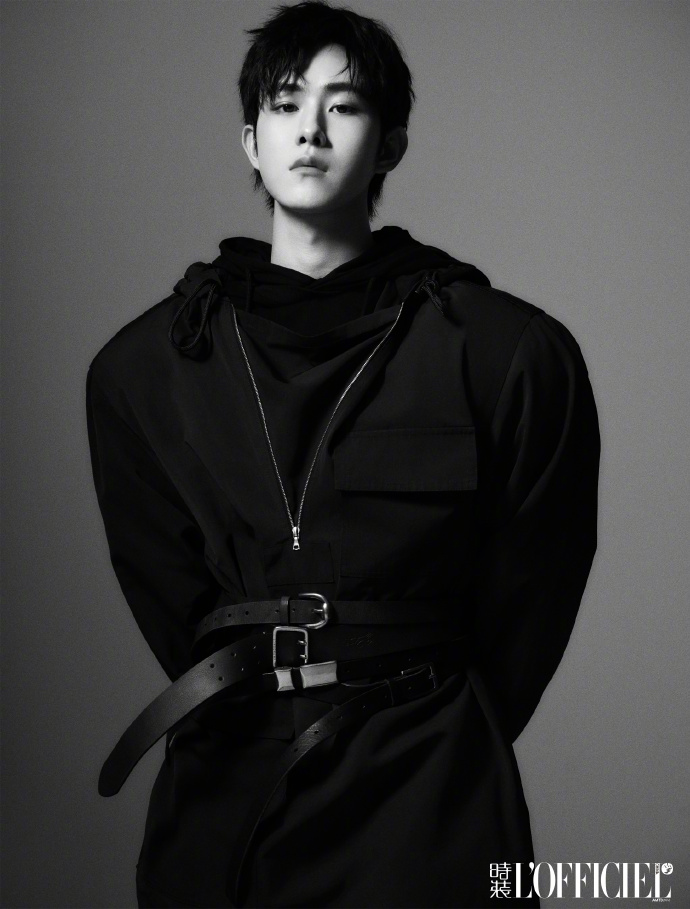 Pre - นิตยสาร L’Officiel China เถียนเจียรุ่ย 田嘉瑞 TianJiarui 2025+การ์ด