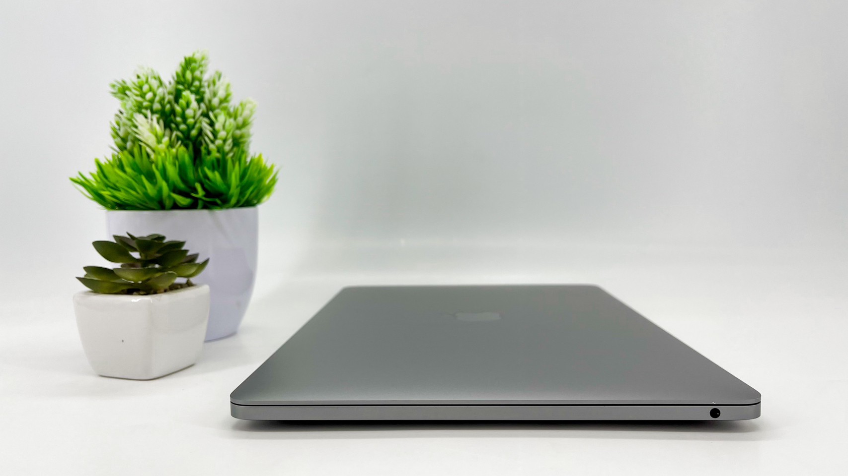 MacBook Pro (13-nich , M1 , 2020) 8/256GB