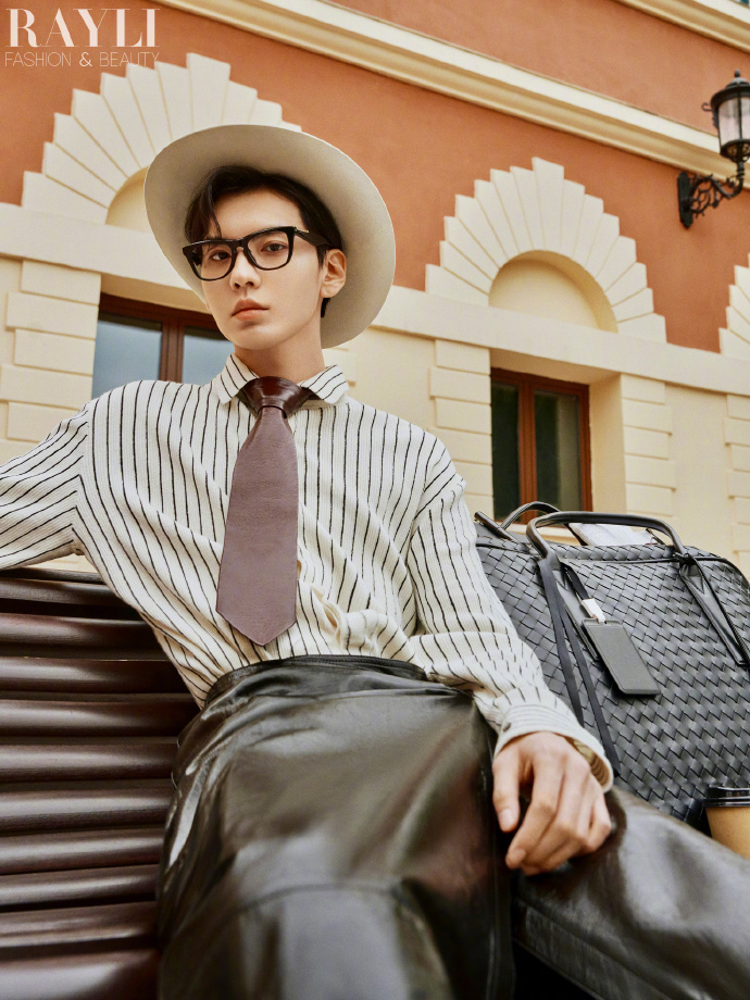 Pre - นิตยสาร 瑞丽服饰美容 Ruili/ Rayli ปี้เหวินจวิ้น BiWenJun 毕雯珺 2024