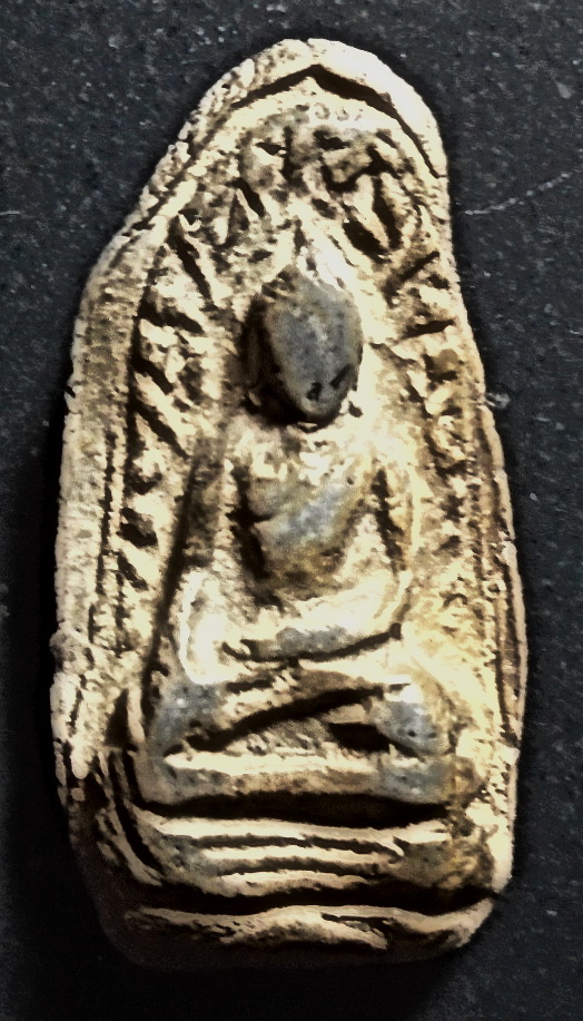 พระรอด เนื้อดิน กรุวัดมหาวัน ลำพูน