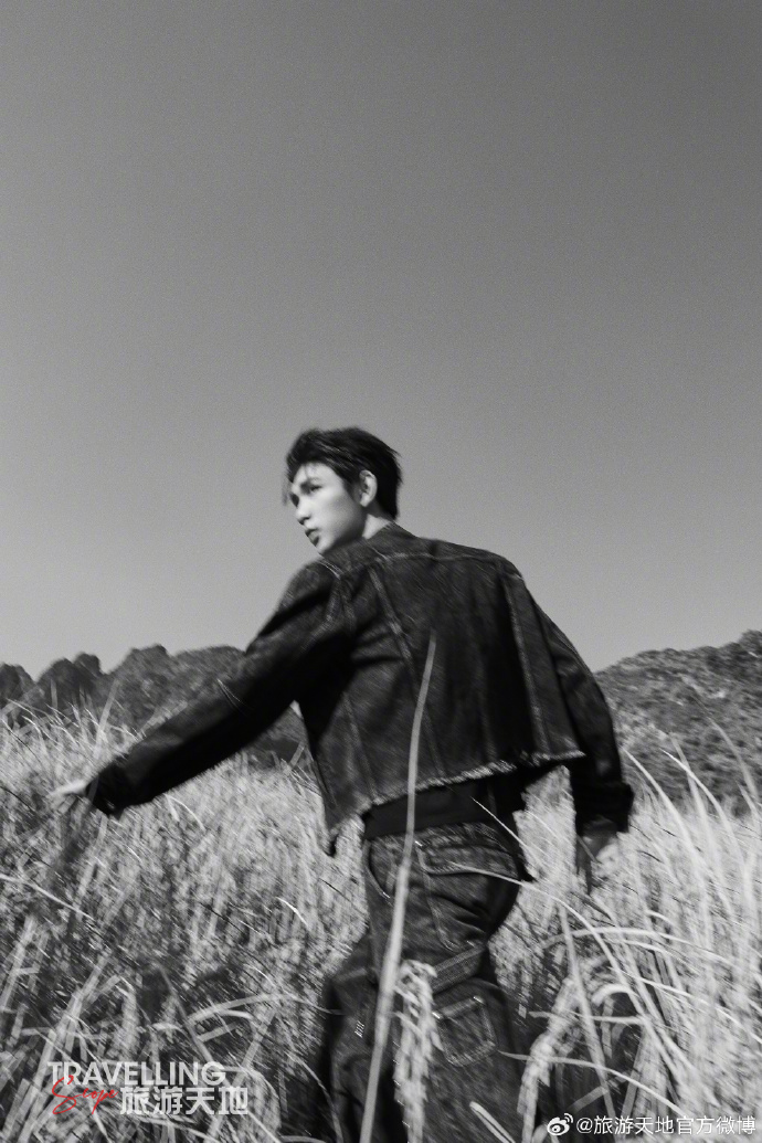 Pre - นิตยสาร Travelling Scope หรงจื่อซาน RongZishan 12/2024