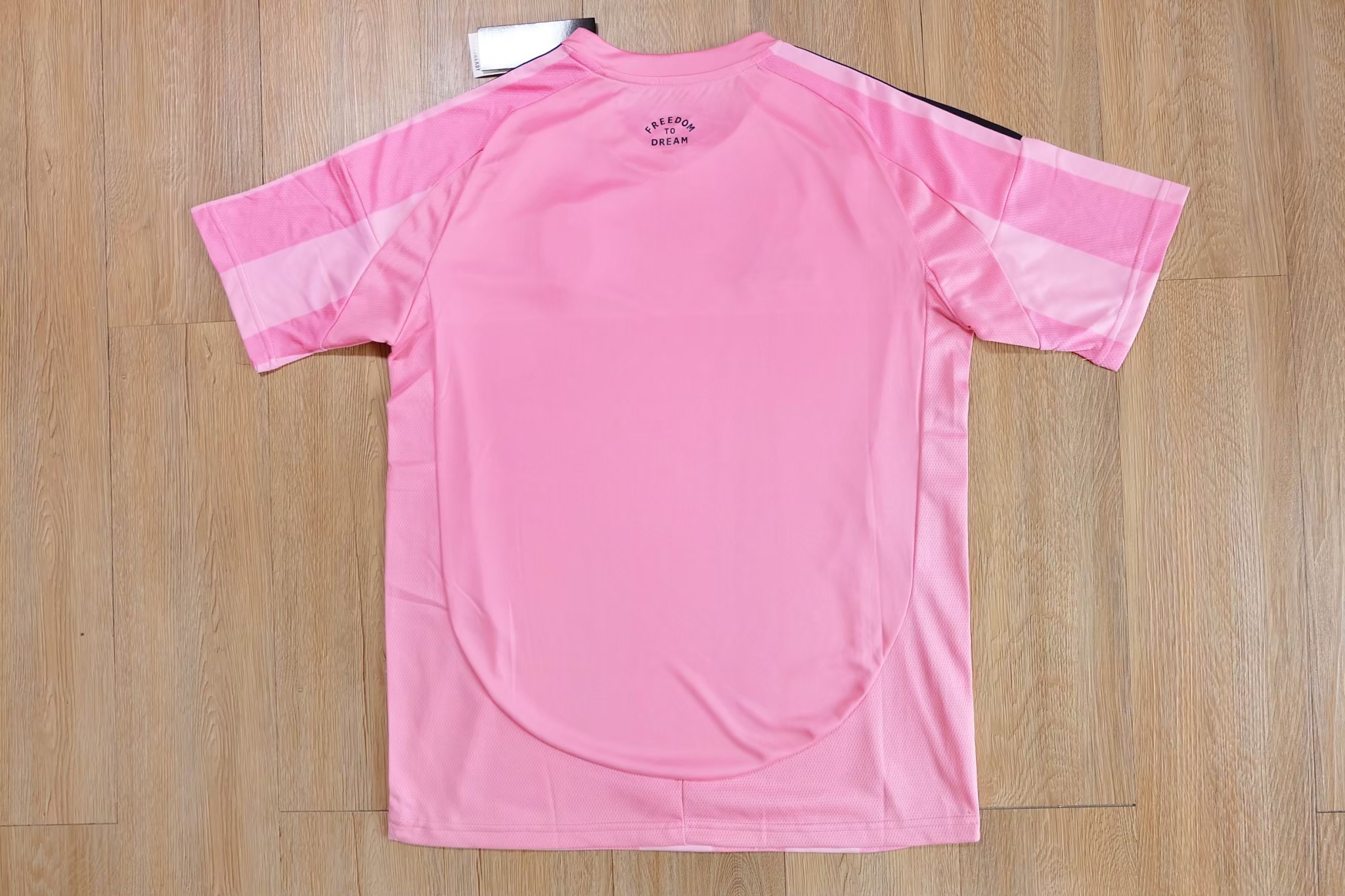 เสื้อฟุตบอล อินเตอร์ ไมอามี เหย้า สีชมพู่ เกรดแฟนบอล 2025