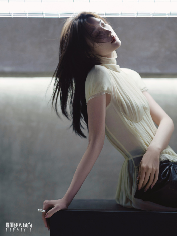 Pre - [瑞丽伊人风尚] นิตยสาร Herstyle เหมาเสี่ยวถง MaoXiaoTong 2025