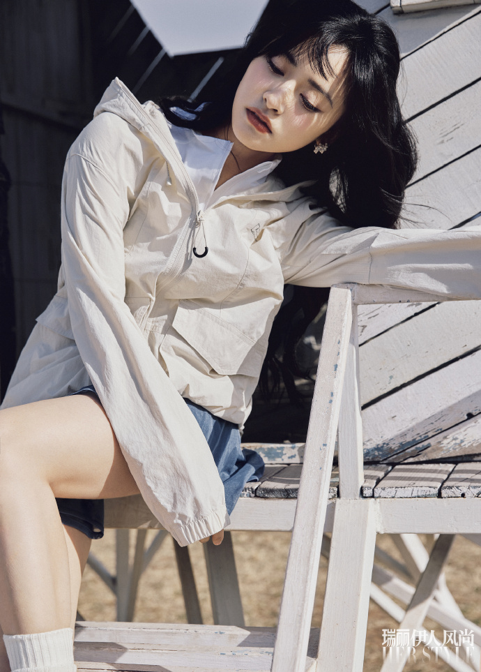 Pre - นิตยสาร 瑞丽伊人风尚 Rayli HerStyle เสิ่นเยว่ ShenYue 沈月 심월 2025 (หมายเหตุพิเศษ: ไม่มีการ์ด)