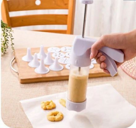 กระบอกกดคุกกี้พลาสติก พร้อมหัวบีบคุกกี้ 12 ลาย และหัวบีบครีมแต่งเค้ก 6 แบบ