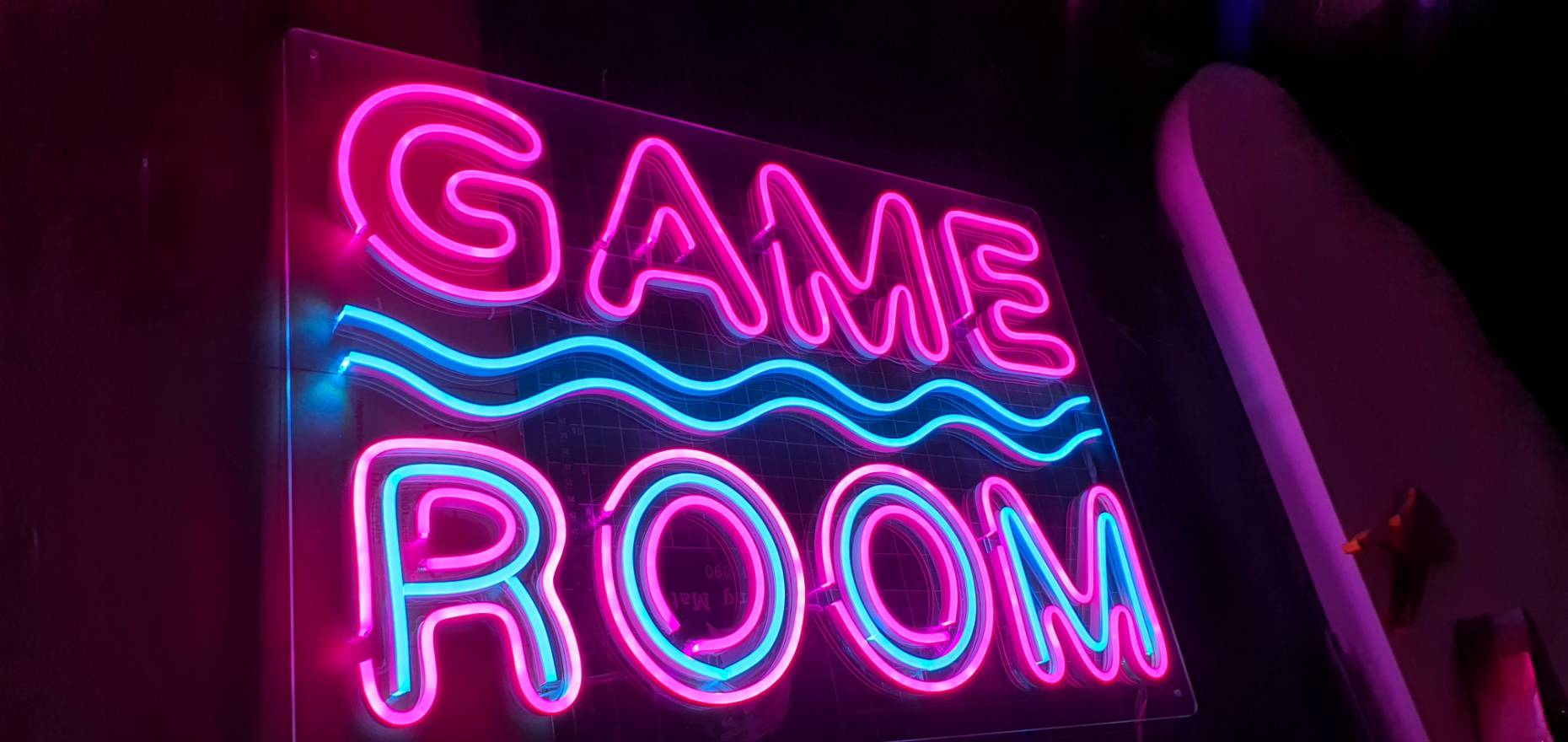 ป้ายไฟนีออน"game room"