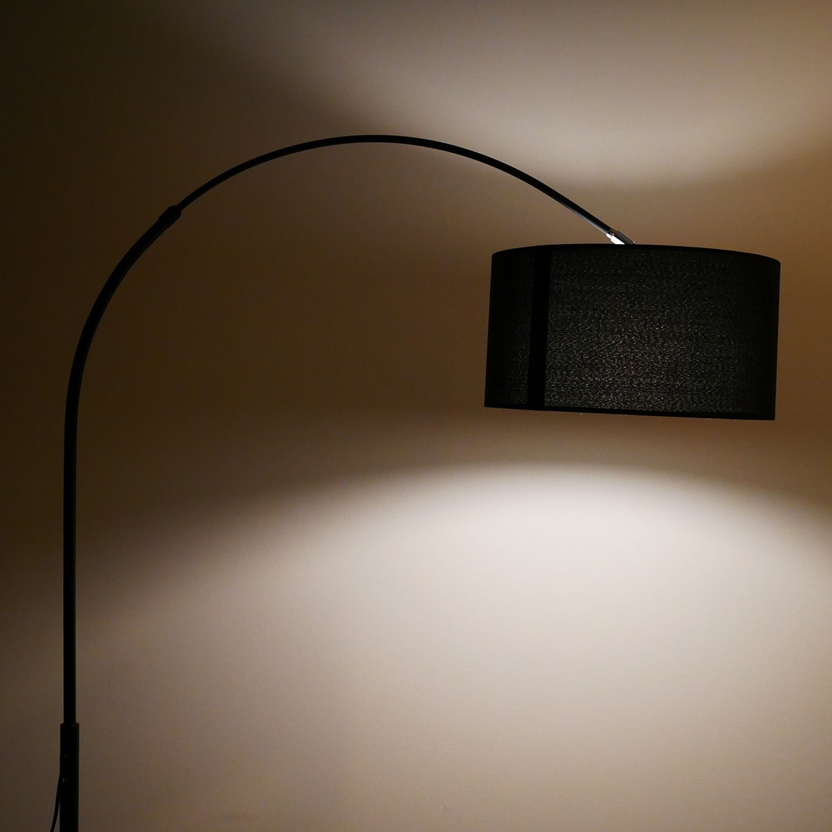 โคมไฟตั้งพื้นอเมริกันโมเดิร์น