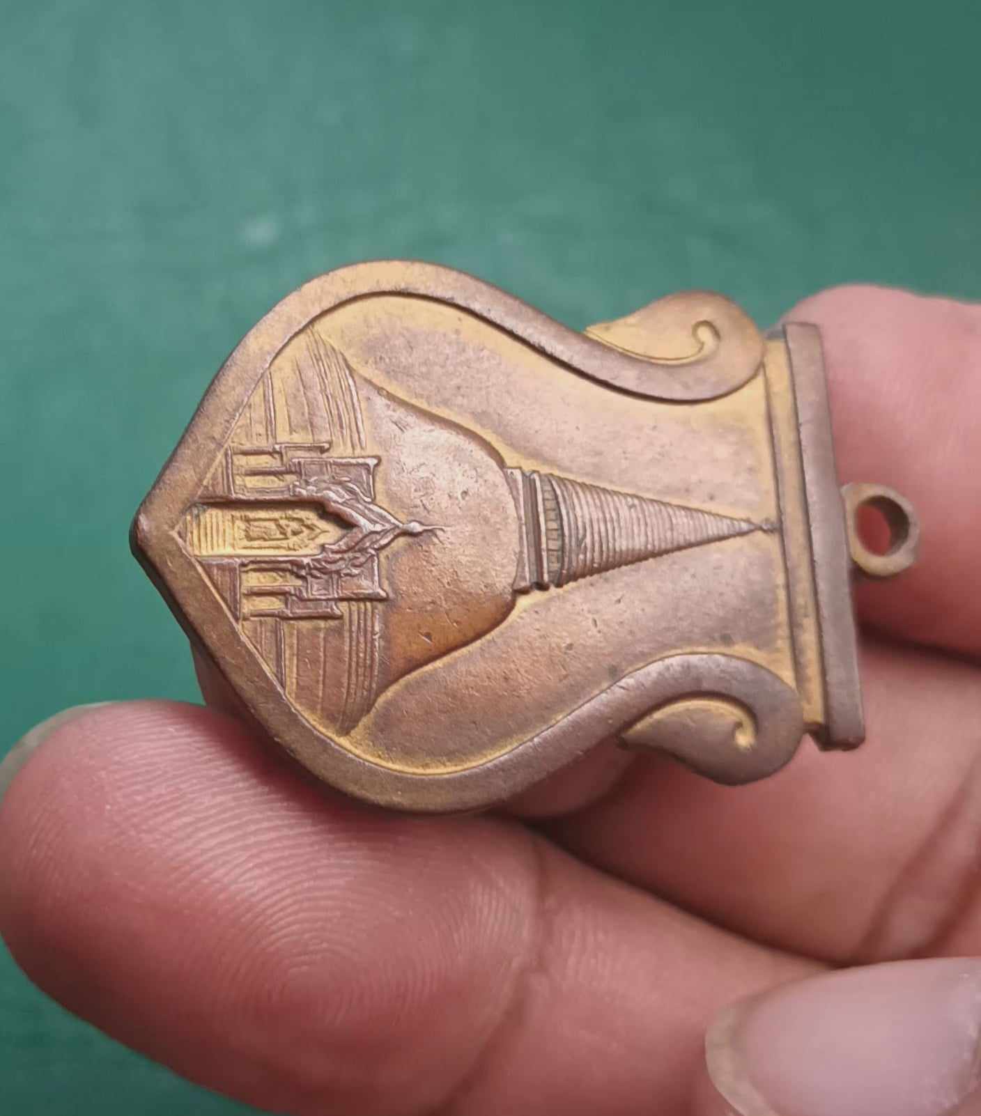 เหรียญเสมาองค์พระปฐมเจดีย์ รุ่นแรก ปี 2465เนื้อทองแดงผิวไฟ