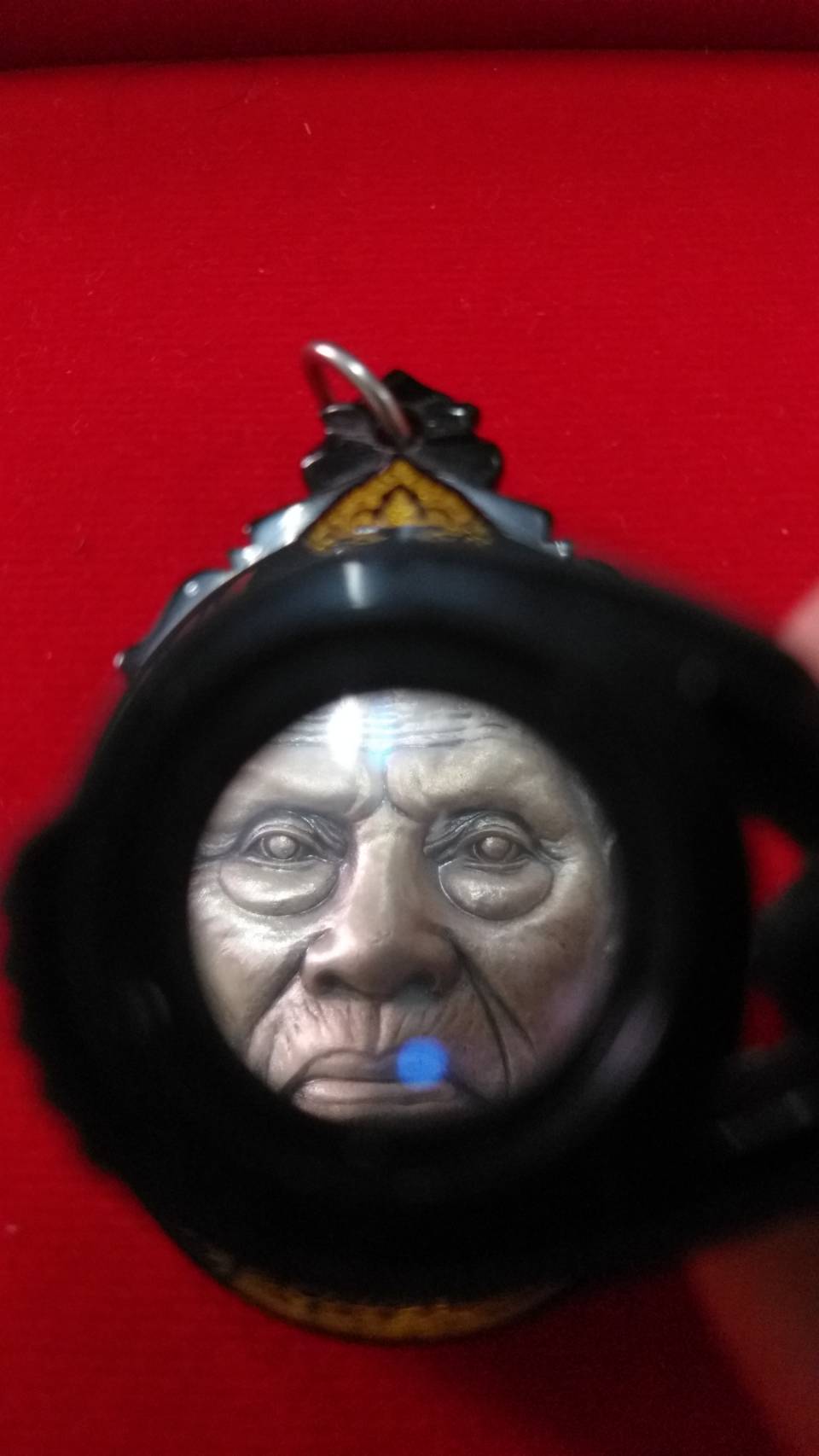 เหรียญรุ่น รวย 9 แชะ เนื้อเงินซาติน ลงยาลายธงชาติ หลวงพ่อพัฒน์ วัดห้วยด้วน เลี่ยมเลเซอร์พร้อมใช้