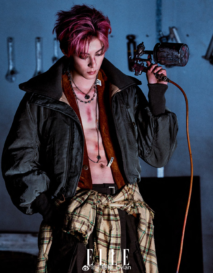 Pre - นิตยสาร ELLE หวังเห้อตี้ Dylanwang Wanghedi 2025+แถม