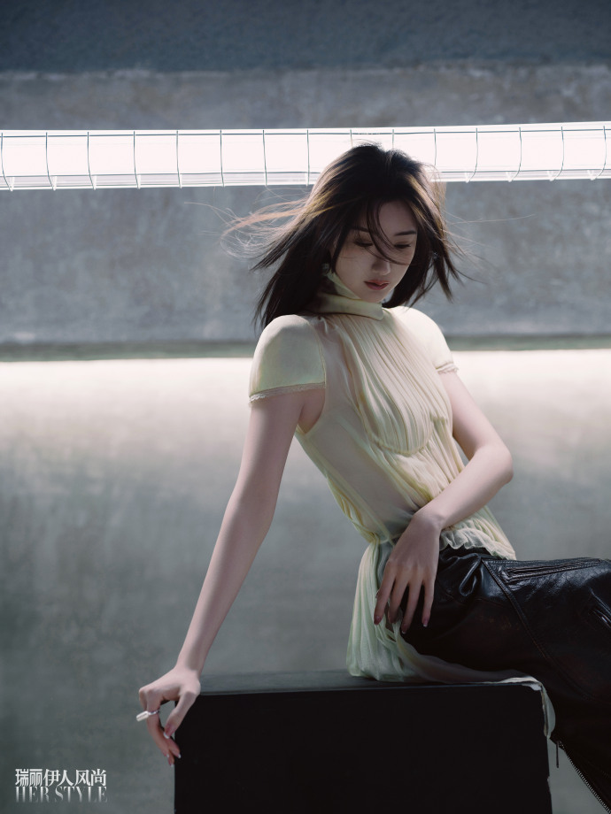Pre - [瑞丽伊人风尚] นิตยสาร Herstyle เหมาเสี่ยวถง MaoXiaoTong 2025