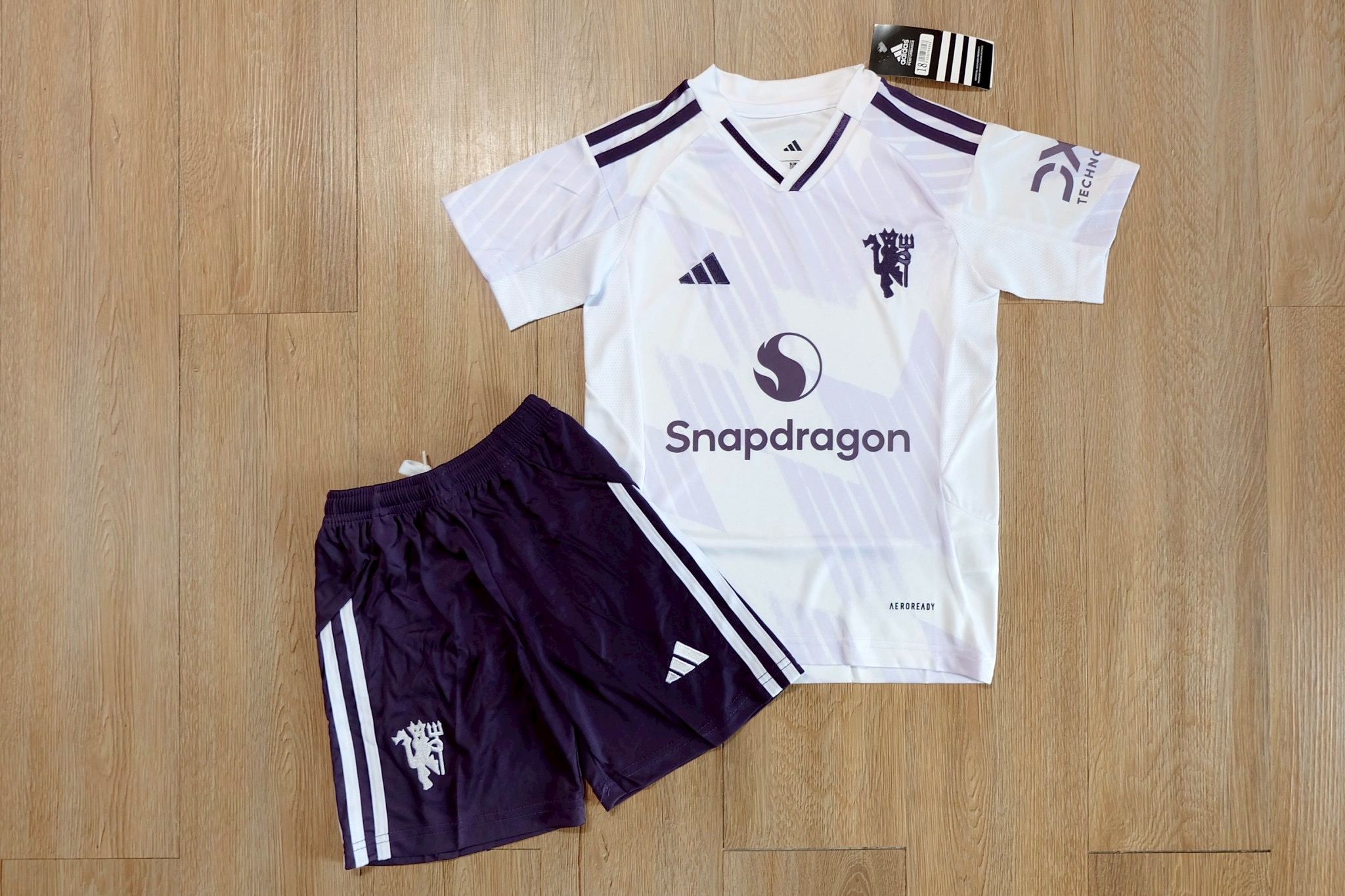 ชุดฟุตบอลเด็ก – ทีมเเมนยู สีขาว Fans Edition เกรดเเฟนบอล 2025