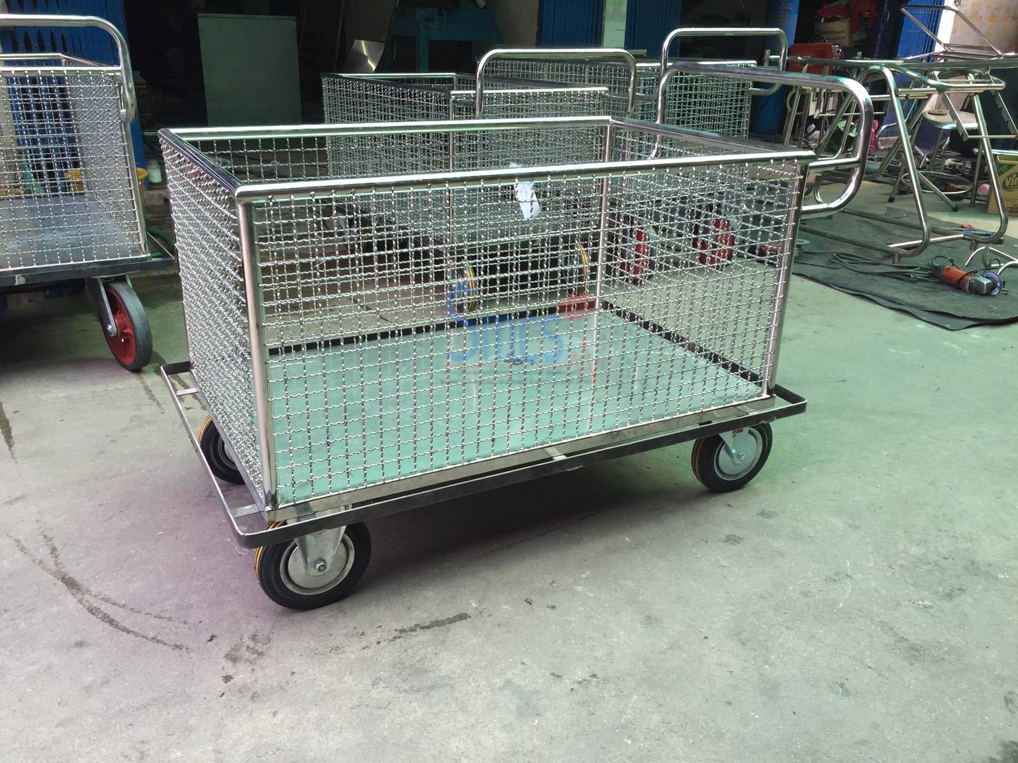 รถเข็นของบุตาข่ายสแตนเลสมีกันชน 65x105x75cm.
