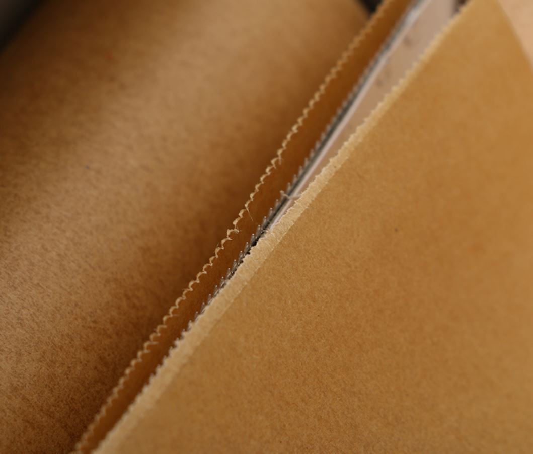 กระดาษไขรองอบอย่างดี เนื้อกระดาษสีน้ำตาล กระดาษไขรองอบเคลือบซิลิโคน ใช้ซ้ำได้ ความยาว 10 ม.หน้ากว้าง 30 ซม.