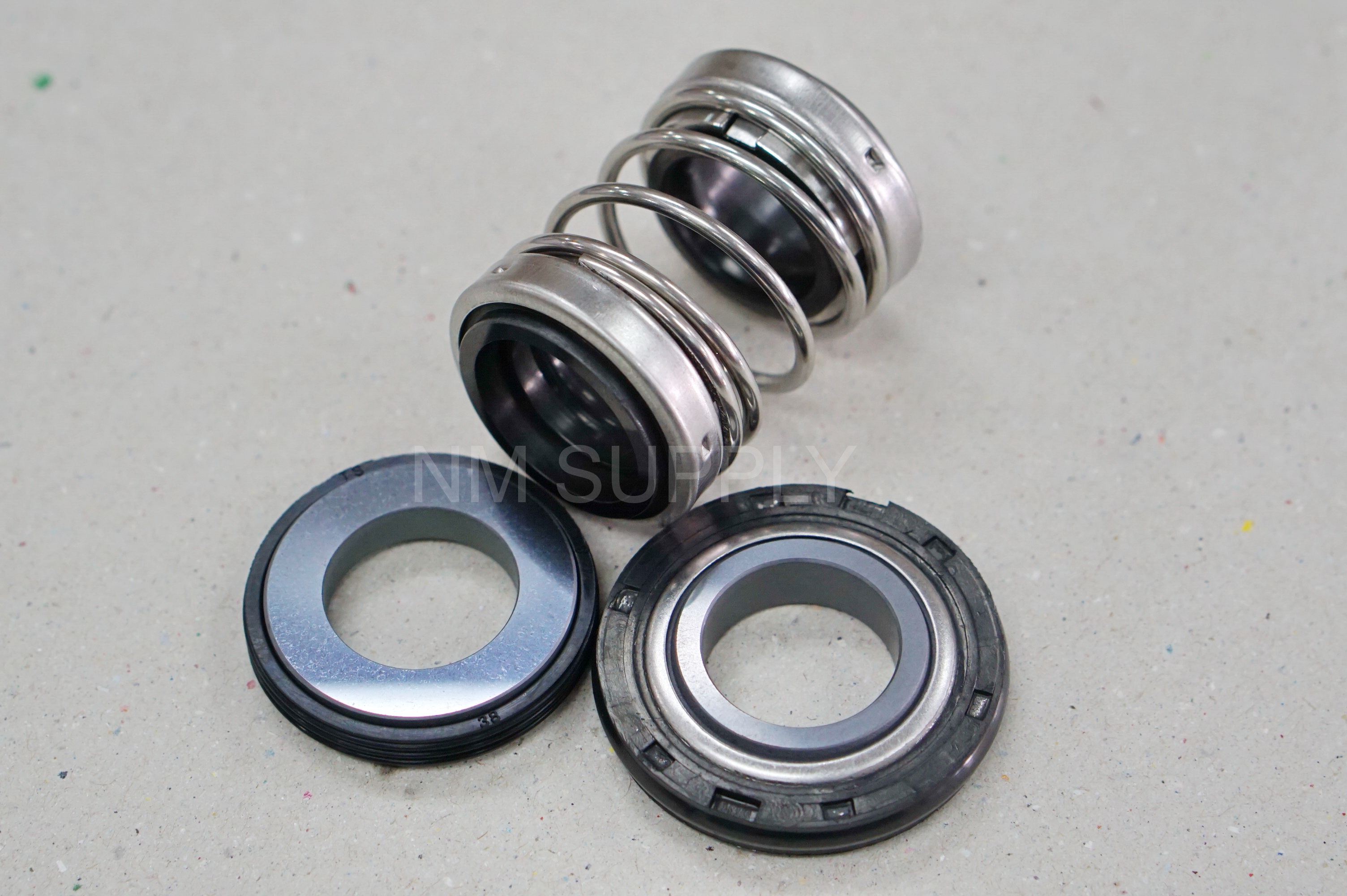 ซีล 560 D (วัตถุดิบ: CA - SIC - NBR)