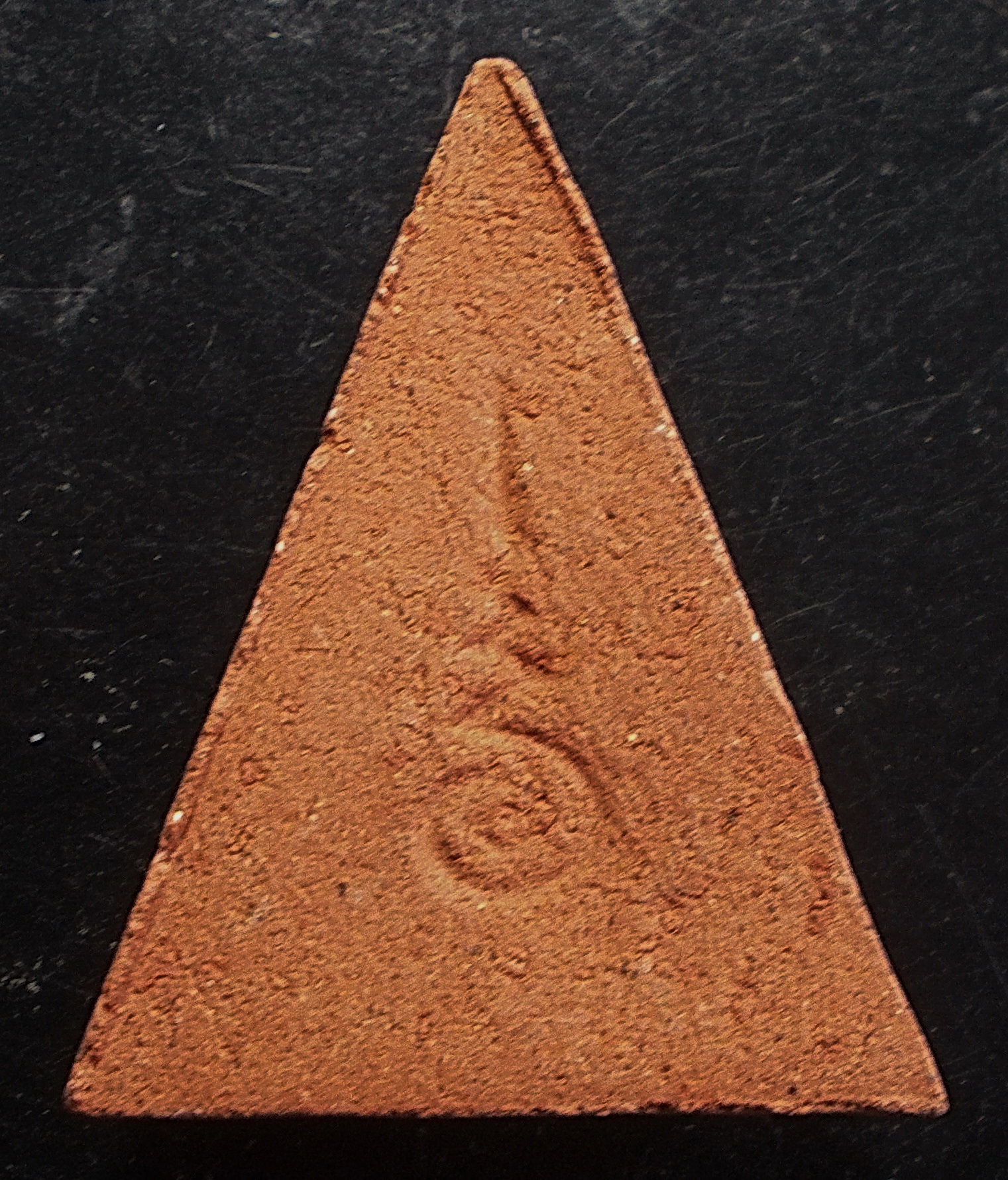 พระผงพิมพ์นางพญา หลัวยันต์อุ เนื้อแดง หลวงปู่เหมือน วัดกำแพง จ.ชลบุรี ปี 2522