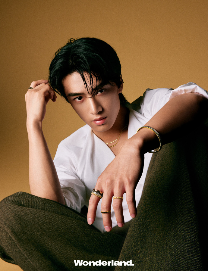 Pre - นิตยสาร Wonderland. จางคังเล่อ ZhangKangle 张康乐 2025+การ์ด