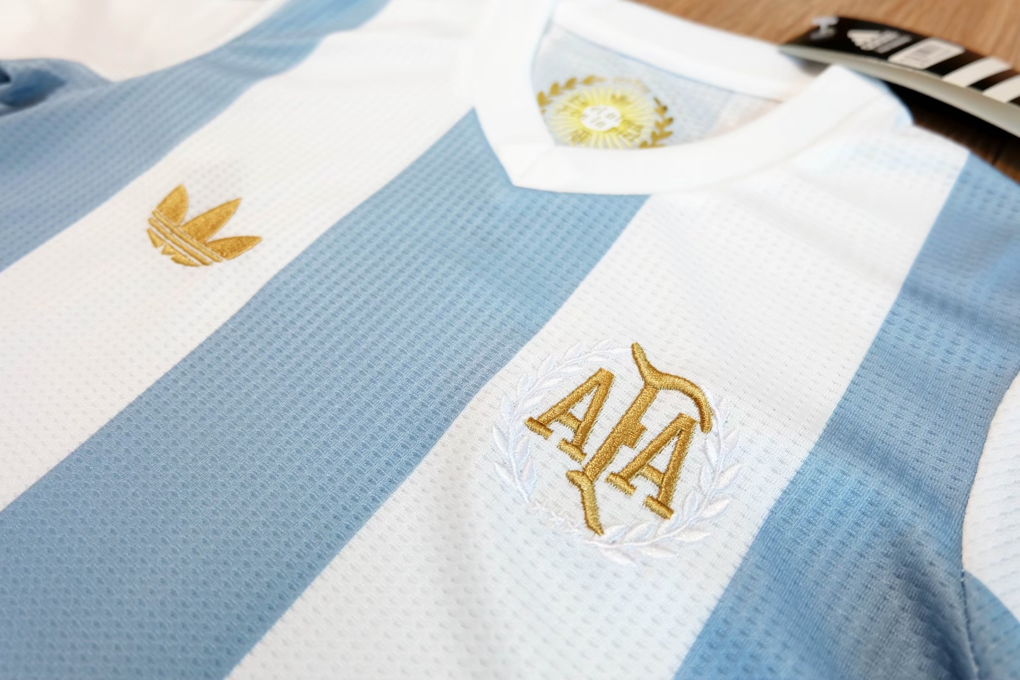 ชุดฟุตบอลเด็ก – 2025-26 ชุดฟุตบอลเด็กทีมชาติอาเจนฯ สีฟ้า สำหรับเด็ก Fans Edition เกรดเเฟนบอล Size 18-28