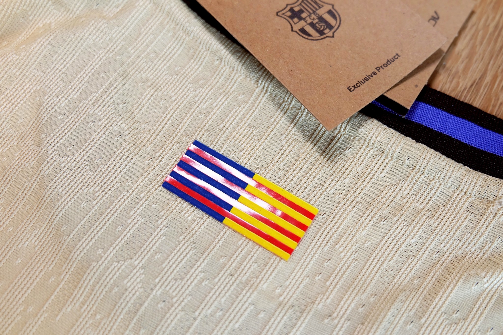 2025-26 เสื้อฟุตบอลบาซ่า สีทอง สำหรับผู้ชาย Player Edition เกรดนักเตะ Size S-2XL