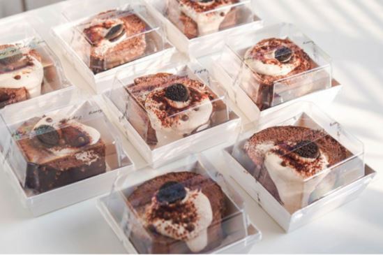 กล่องสี่เหลี่ยมฝาใส ถาดอาหารเคลือบพร้อมฝาครอบใส (แพ็คละ 25 ชุด) กล่องใส่เค้กลาวา กล่องใสเคลือบมัน กล่องใส่แซนวิช กล่องขนมฝาใส ขนาดปาก12x12ซม รุ่น 1212/E01/E118