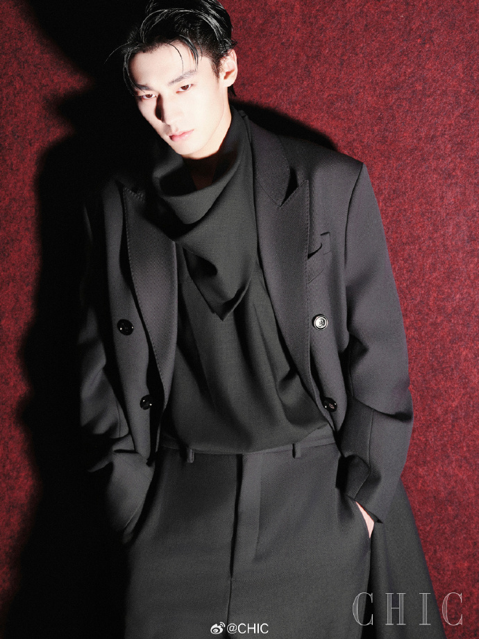 Pre - นิตยสาร CHIC หลิวจวิ้น Liujun 刘骏 2025+การ์ด