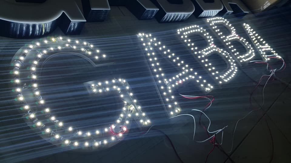 ตัวอักษรไร้คิ้ว ขอบ 3D "GABBA"