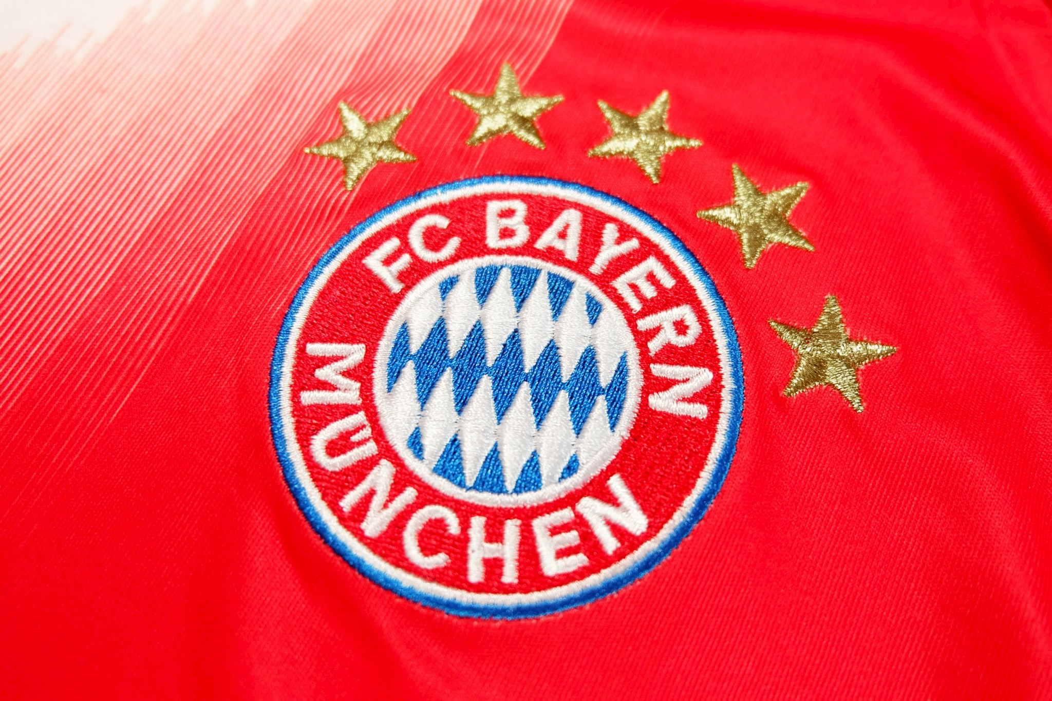 เสื้อฟุตบอลบาเยิน เหย้า สีเเดง Fans Edition เกรดแฟนบอล 2025