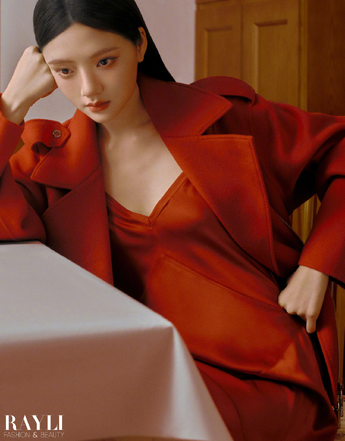 Pre - นิตยสาร 瑞丽服饰美容 Ruili/ Rayli เหรินหมิ่น RenMin 12/2024