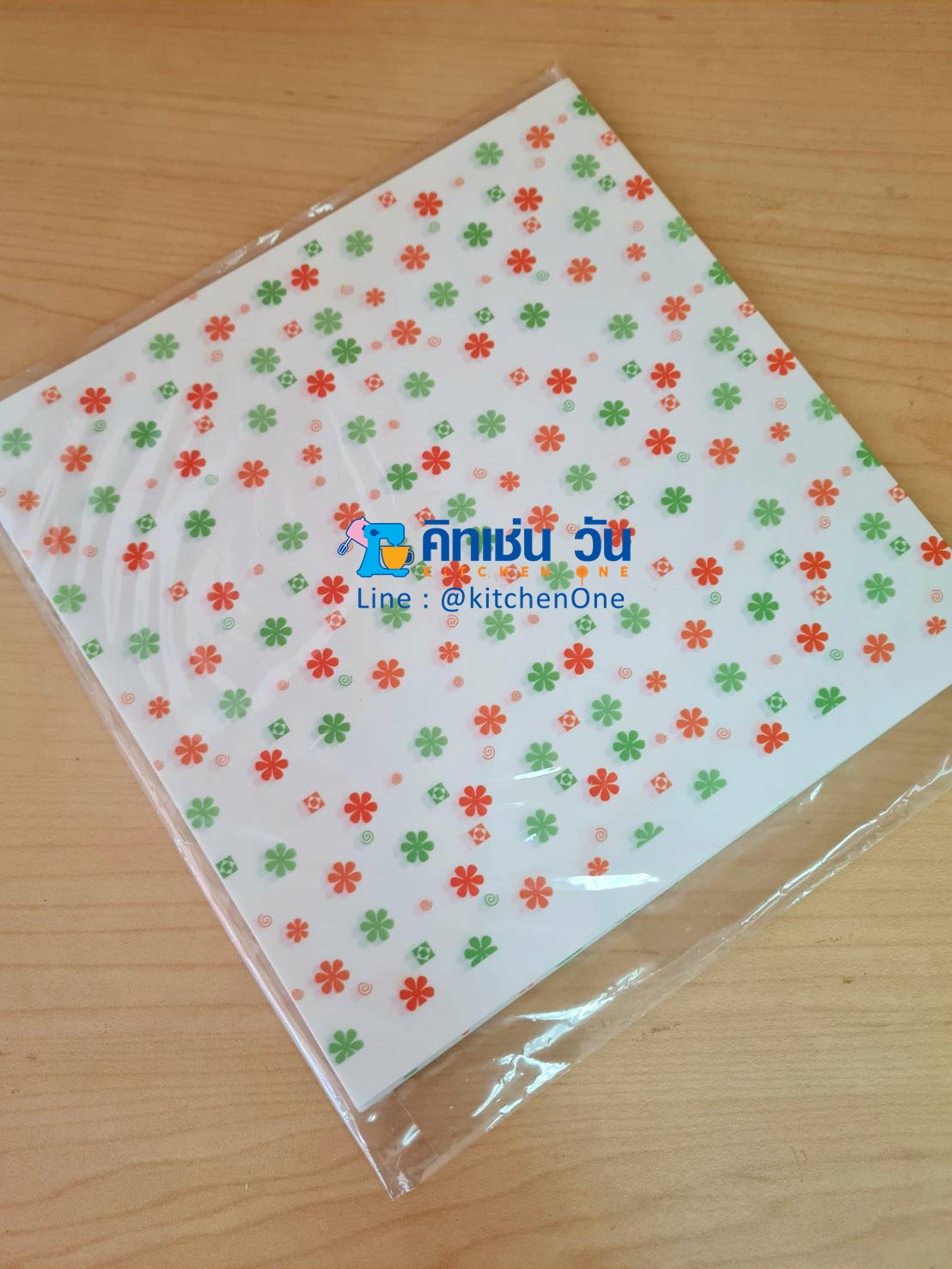 กระดาษรองขนม ห่อขนม กระดาษไขลายน่ารัก (แพ็คละ 100 แผ่น) ขนาด 18x18 ซม ใช้รองอาหาร,ขนม รองอบ ห่อขนม,แซนวิช foodgrade