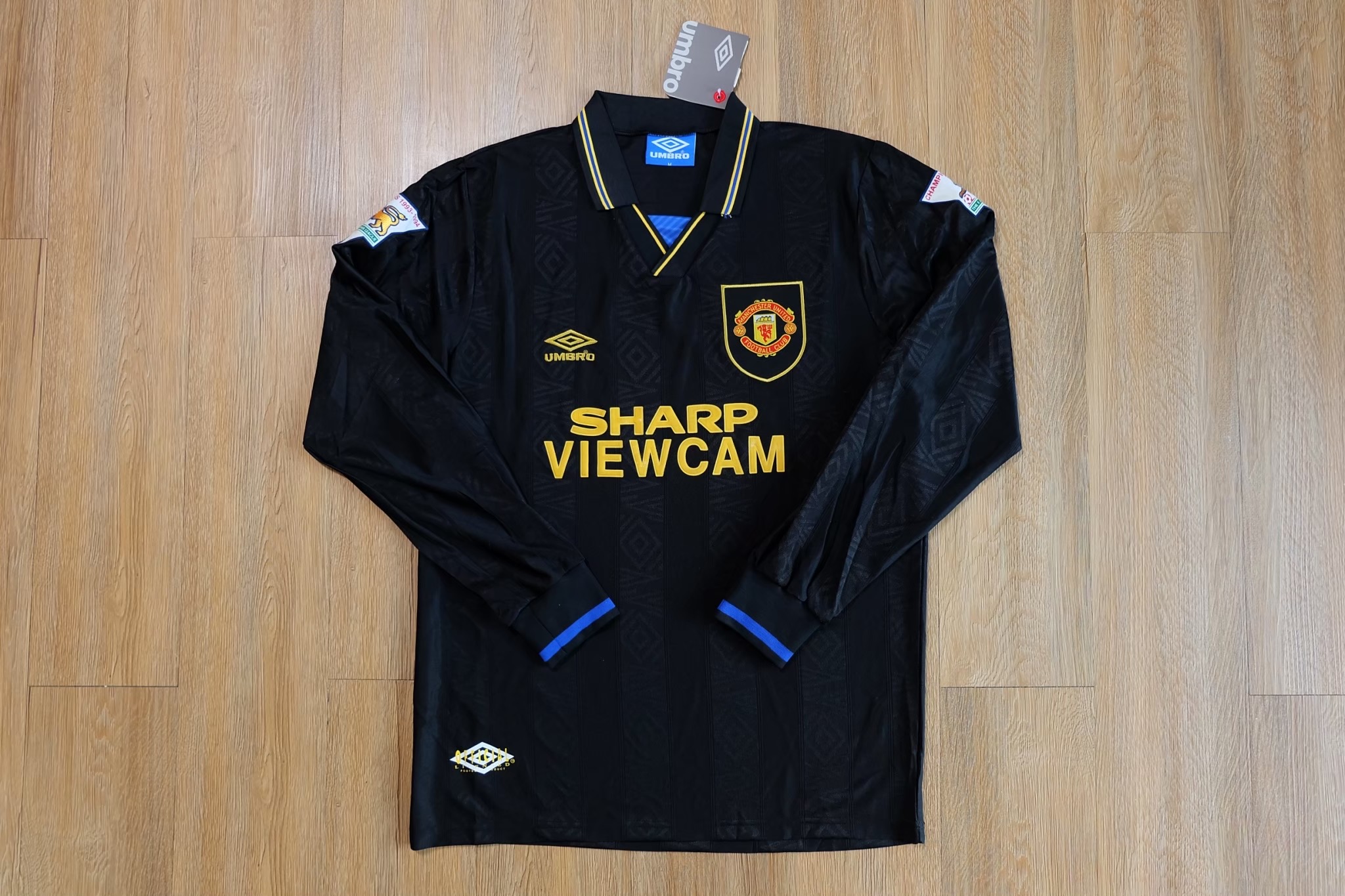 Retro เสื้อฟุตบอลเเมนยู สีดำ แขนยาว + อาม 1994