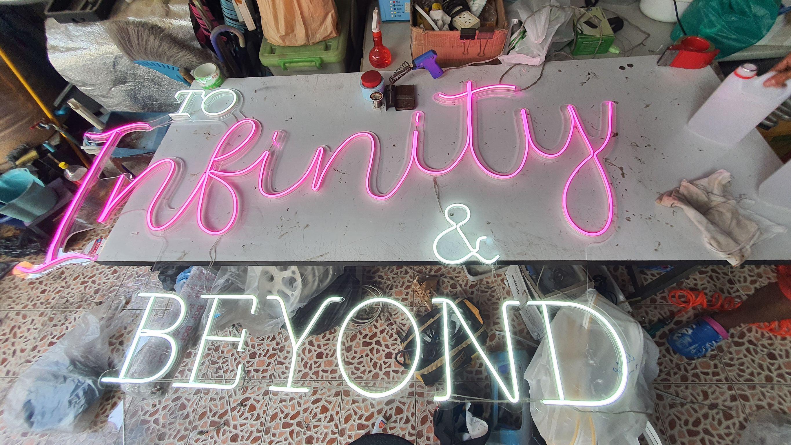 ป้ายนีออนฟรค สีชมพู สีขาว To Infinity BEYOND