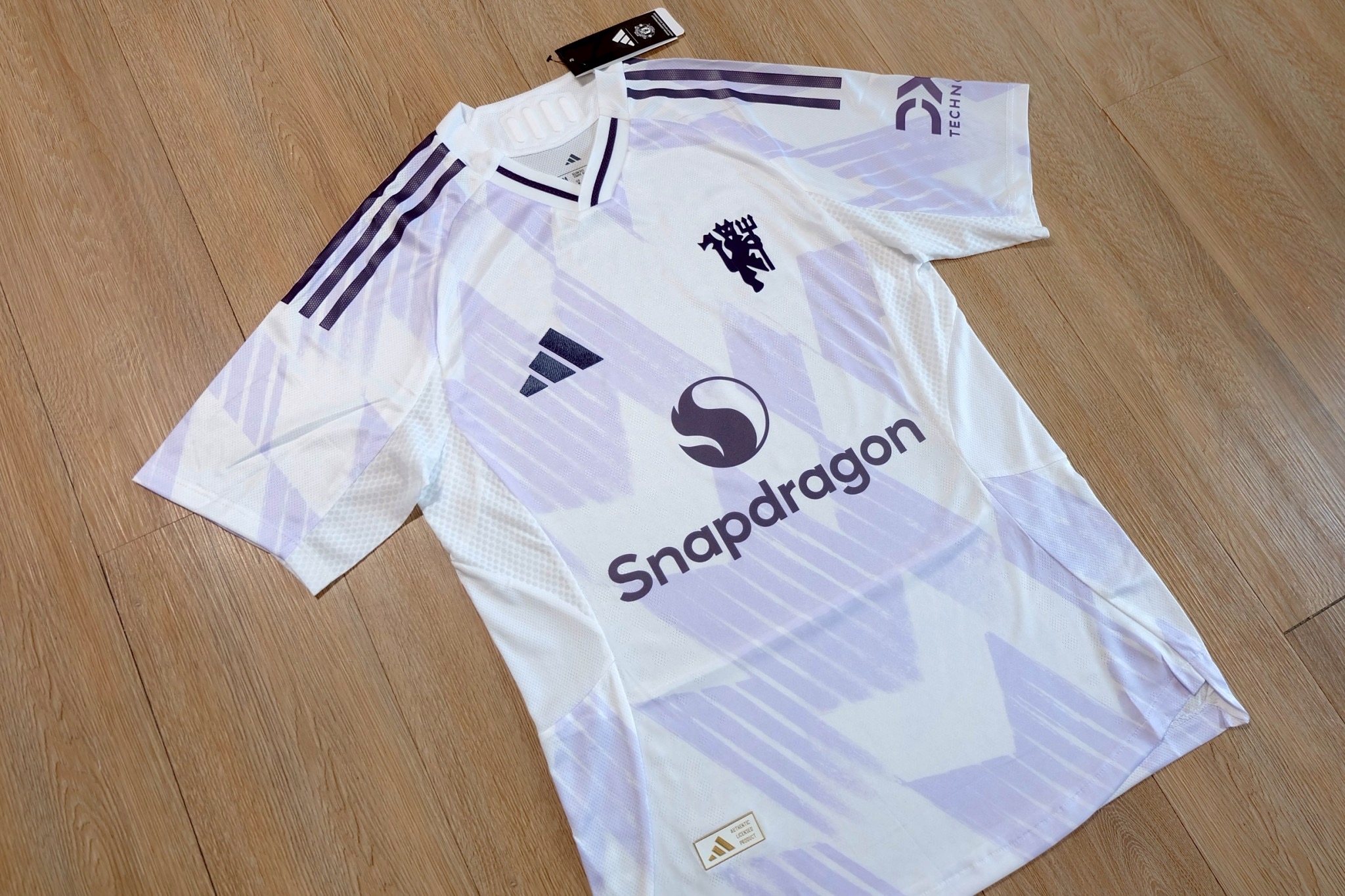 เสื้อฟุตบอลเเมนยู เยือน สีขาว Player Version Manchester United Away Jersey เกรดนักเตะ Player Edition 2025