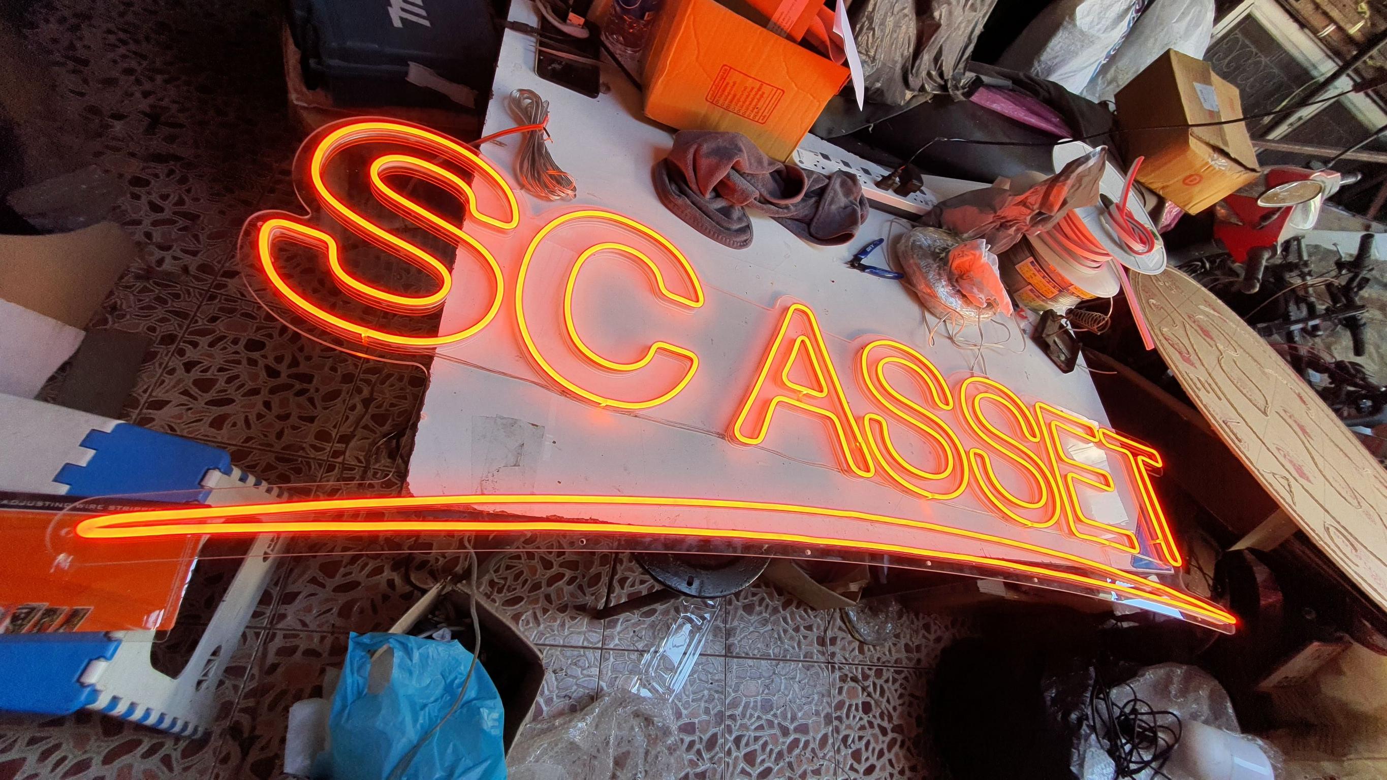 ป้ายนีออนฟรค สีส้ม SCASSET