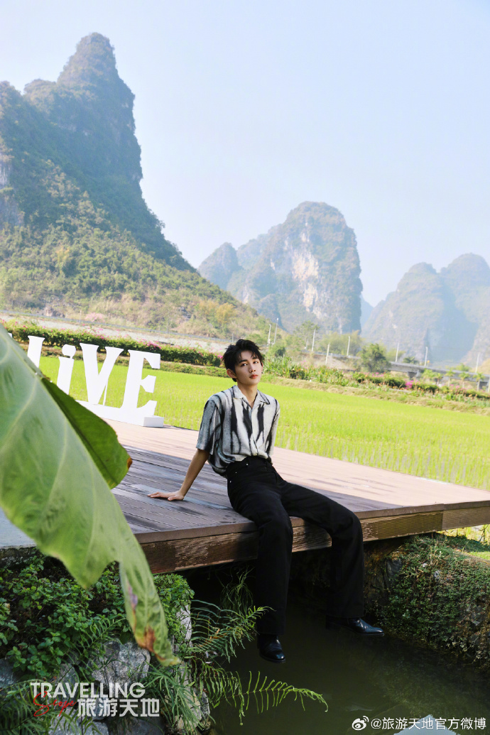 Pre - นิตยสาร Travelling Scope หรงจื่อซาน RongZishan 12/2024