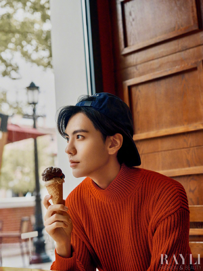 Pre - นิตยสาร 瑞丽服饰美容 Ruili/ Rayli ปี้เหวินจวิ้น BiWenJun 毕雯珺 2024