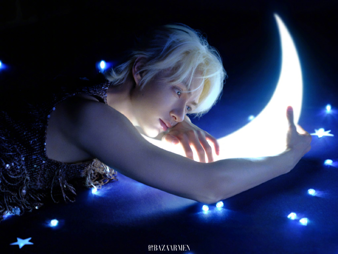 Pre - นิตยสาร Bazaar Men China JUNHUI WENJUNHUI 2025+โปสเตอร์(ในเล่ม)